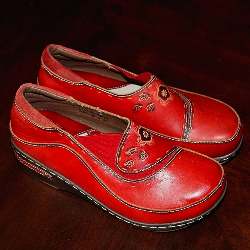 L'Artiste Red Leather Clogs Size 36 Hand Painted Floral Comfort Slip-On Shoes